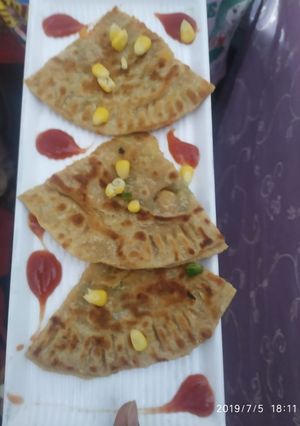 A picture of Pizza Paratha.