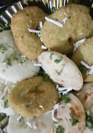 A picture of Medu vada.