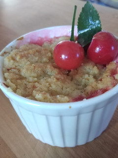Una foto de Crumble de cerezas