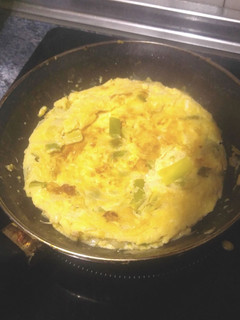 Una foto de Tortilla de ajos porros