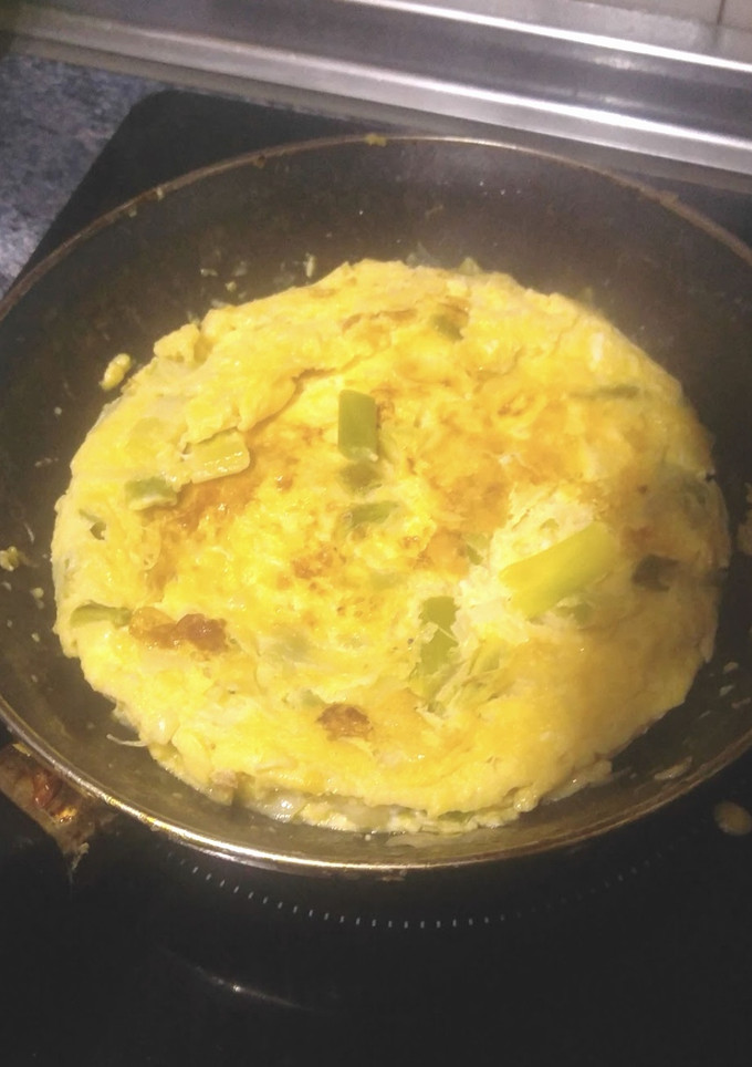 Una foto de Tortilla de ajos porros