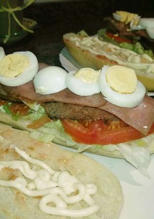 Foto principal de Hamburguesa en pan baguette (tipo skrat)