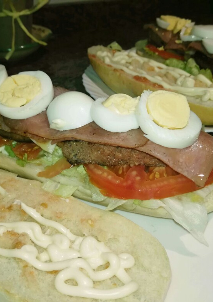 Una foto de Hamburguesa en pan baguette (tipo skrat)