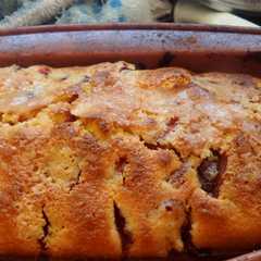 A picture of Budin de polenta y frutillas.