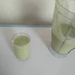 A picture of Pineapple-spinach smoothie.