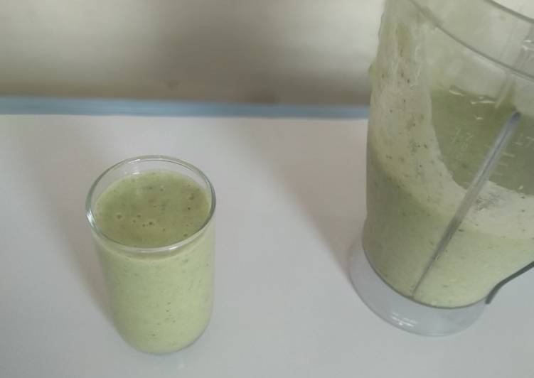 Recipe of Speedy Pineapple-spinach smoothie