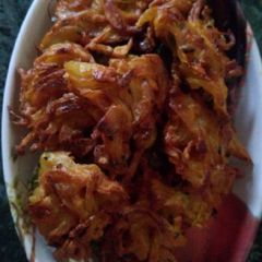 A picture of Onion pakoda.