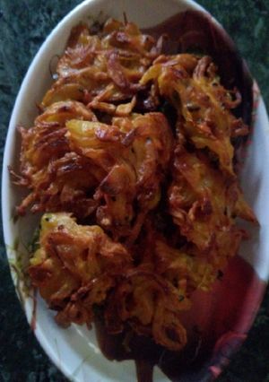 A picture of Onion pakoda.