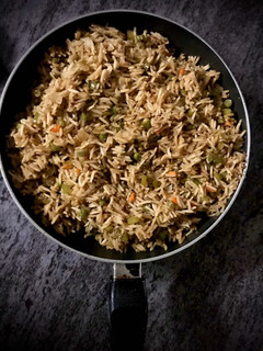 વેજ ફ્રાઈડ રાઈસ(Veg Fried Rice in Gujarati) રેસીપી મુખ્ય ફોટો