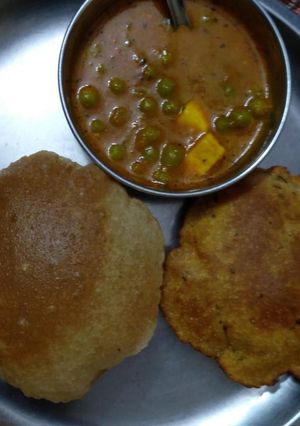 अजवाइन पूरी(ajwain ki puri recipe in hindi) रेसिपी मुख्य फोटो