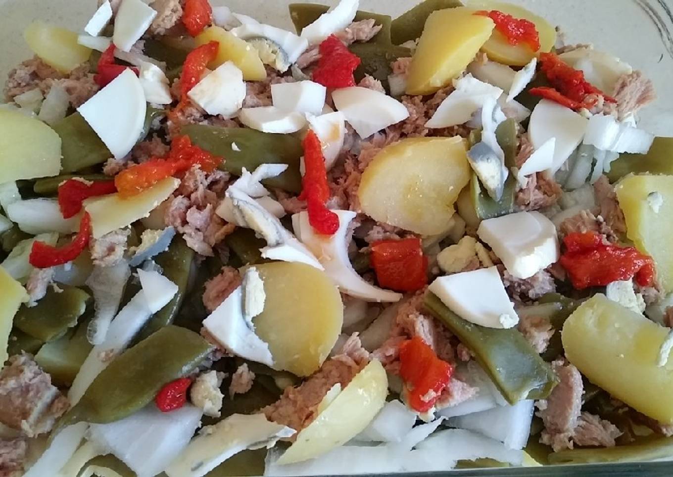 Ensaladilla de patatas, judías verdes y atún