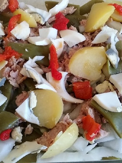 Una foto de Ensaladilla de patatas, judías verdes y atún