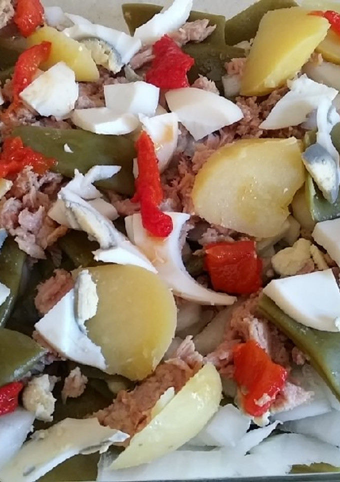 Una foto de Ensaladilla de patatas, judías verdes y atún