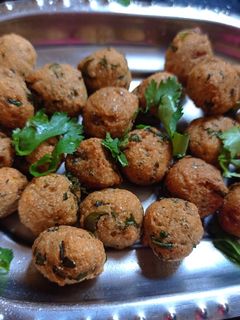 મેથી ના મુઠીયા (Methi Muthiya Recipe in Gujarati) રેસીપી મુખ્ય ફોટો