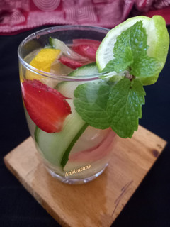 A picture of Detox water.