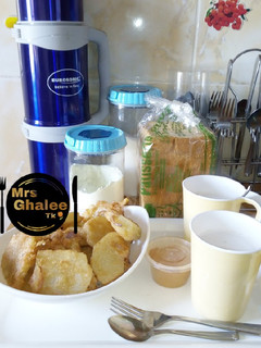 A picture of Fried yam with tea.