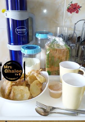 A picture of Fried yam with tea.