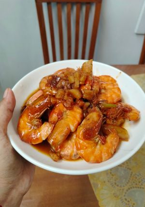 Hình của món Tôm rim tóp mỡ.