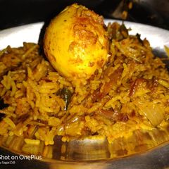 A picture of Ulta phulta egg briyani.