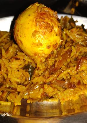 A picture of Ulta phulta egg briyani.