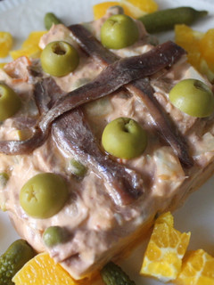 Una foto de Ensaladilla mar y tierra