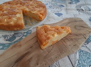 Foto di Torta di mele e albicocche facile