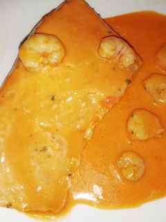 Una foto de Salmón en salsa rosa