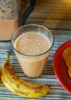 A picture of Apple banana smoothie.