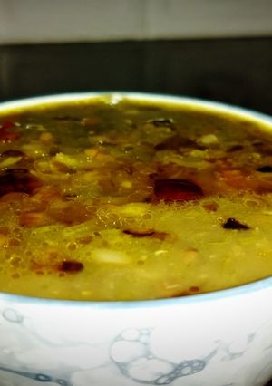बथुए उड़द की दाल (bathua urad ki dal recipe in Hindi) रेसिपी मुख्य फोटो