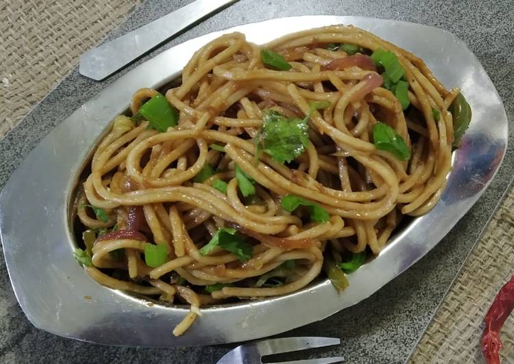 Simple Way to Make Any-night-of-the-week Vegetable Hakka Noodles