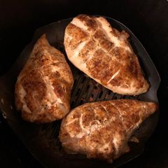 Air fried chicken breasts A picture of Air fried chicken breasts.