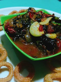 மணத்தக்காளி கீரை கார குழம்பு (Manatakkaali keerai kaara kulambu recipe in tamil) செய்முறை முக்கிய புகைப்படம்