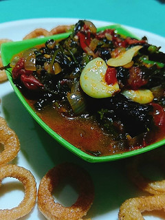 மணத்தக்காளி கீரை கார குழம்பு (Manatakkaali keerai kaara kulambu recipe in tamil) செய்முறை முக்கிய புகைப்படம்