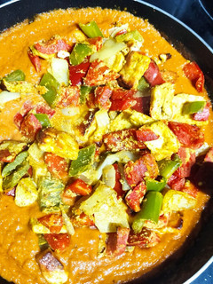 Una foto de Curry de verduras y halloumi
