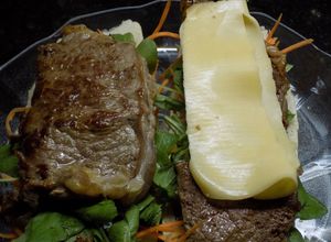 Una foto de Sándwich recargo de bife