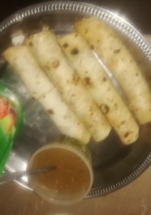A picture of Qeema roll paratha.
