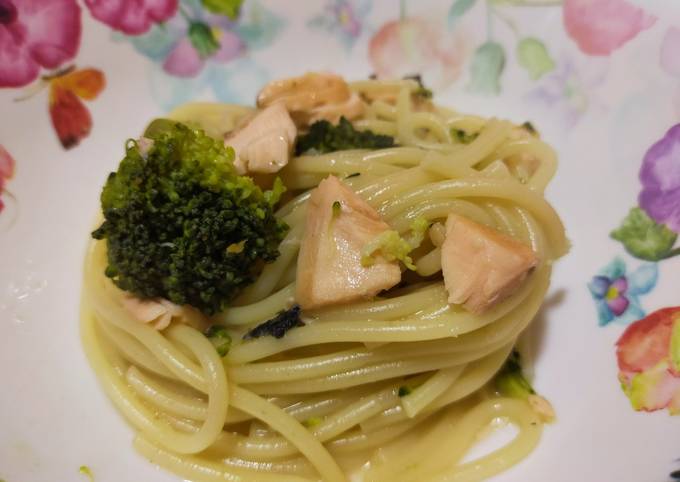 Broccoli and Salmon Spaghetti