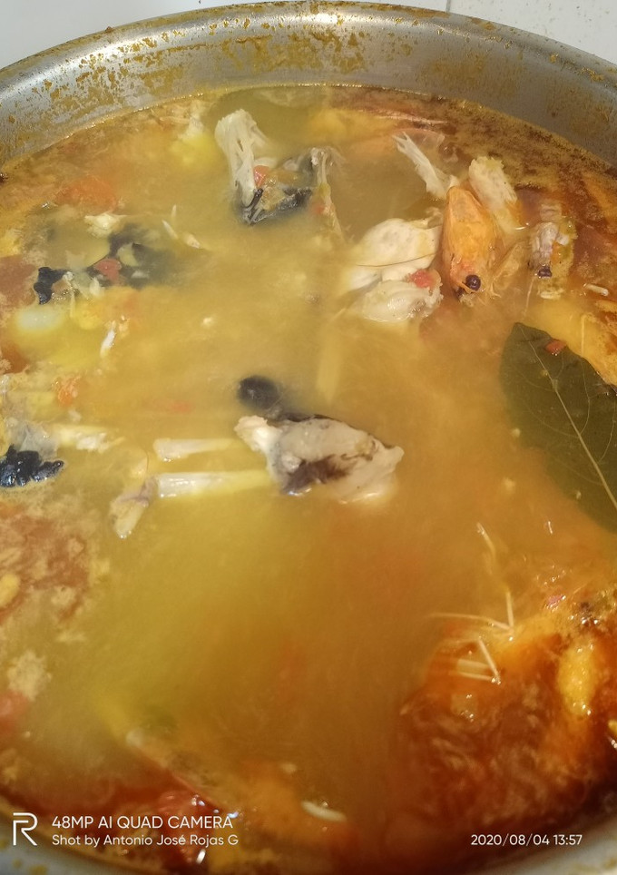 Una foto de Fumet de peix "caldo de pescado"