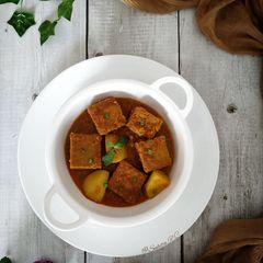 A picture of Chingri Dhoka Dalna (Prawn Dhoka Curry).