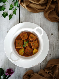 A picture of Chingri Dhoka Dalna (Prawn Dhoka Curry).