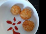 Bola nasi udang isi keju moza