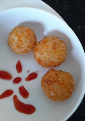 Foto resep Bola nasi udang isi keju moza