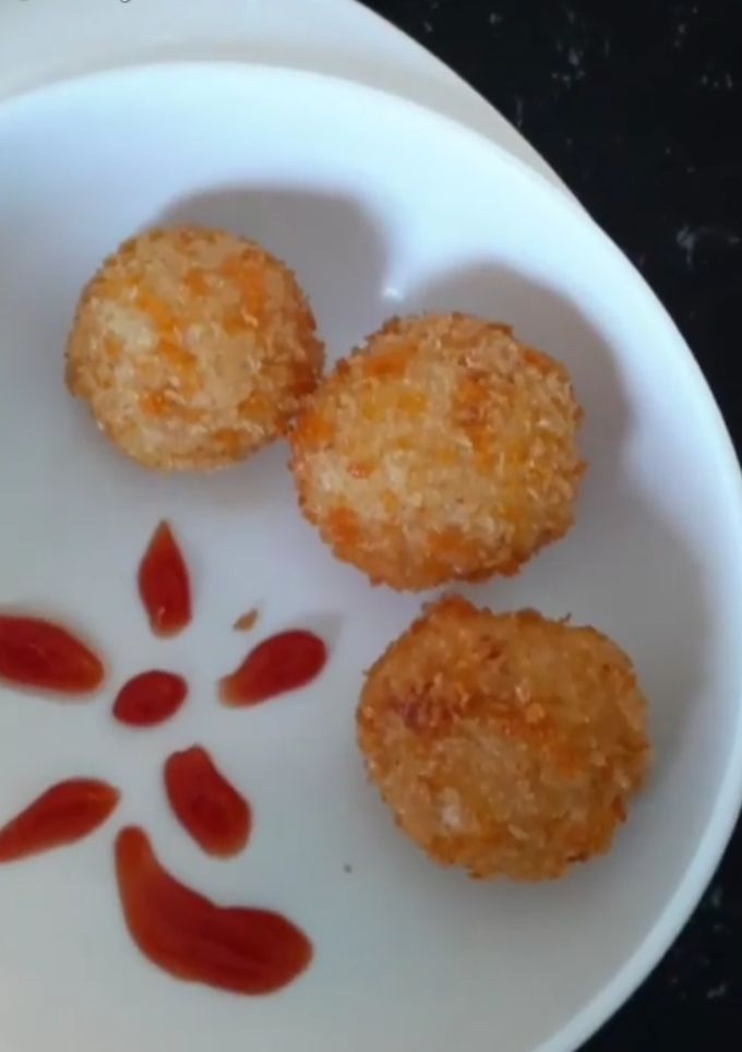 Foto resep Bola nasi udang isi keju moza
