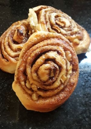 Una foto de Rolls de Manzana y Canela