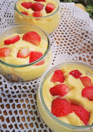 A picture of Strawberry Tiramisu Jars.