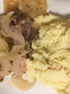 Una foto de Carre de cerdo al horno con puré de batatas