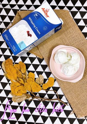 Hình của món Kem hoa đậu biếc.