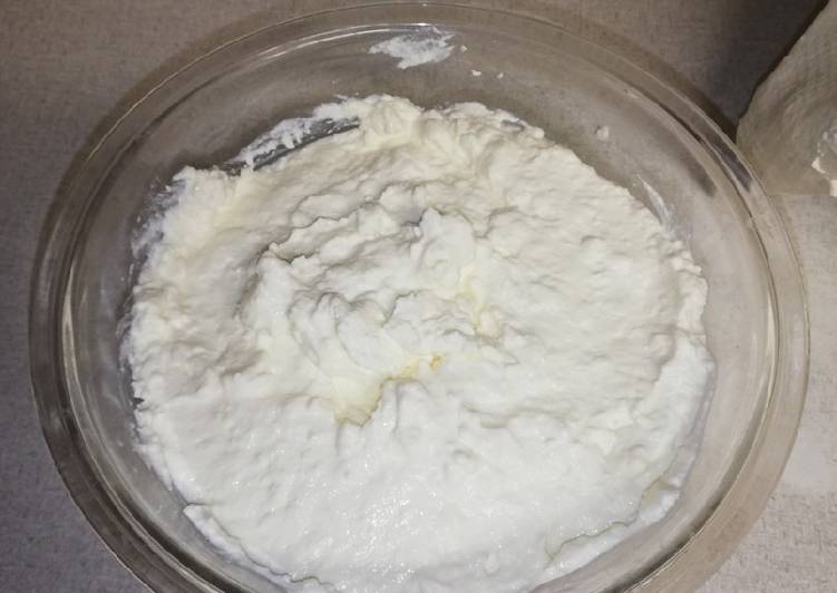 Homemade cream cheese