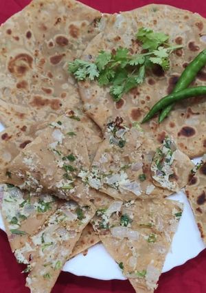 પનીર ના પરાઠા (Paneer Paratha Recipe In Gujarati) રેસીપી મુખ્ય ફોટો