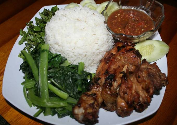 Ayam bakar simple mantap (sambel trasi mentah)